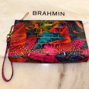 💙 EEUC Brahmin Daisy Wristlet in Lush Colorway 💖